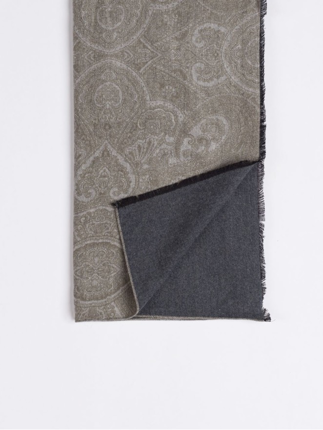 Sciarpa in seta brushed con disegni chiari e fondo grigio